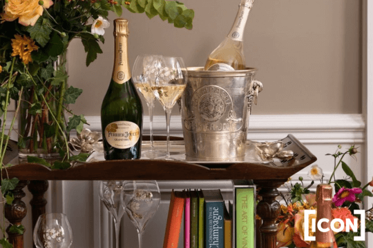 Wystawny cooler z domu Perrier-Jouet
